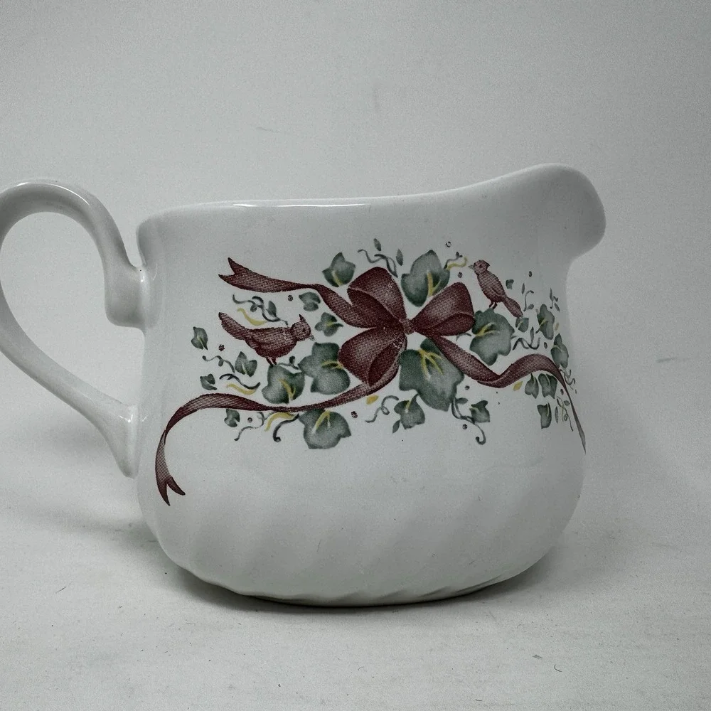 Corelle Holiday‎ CALLAWAY IVY Gravy Boat Red Bird Christmas Handle